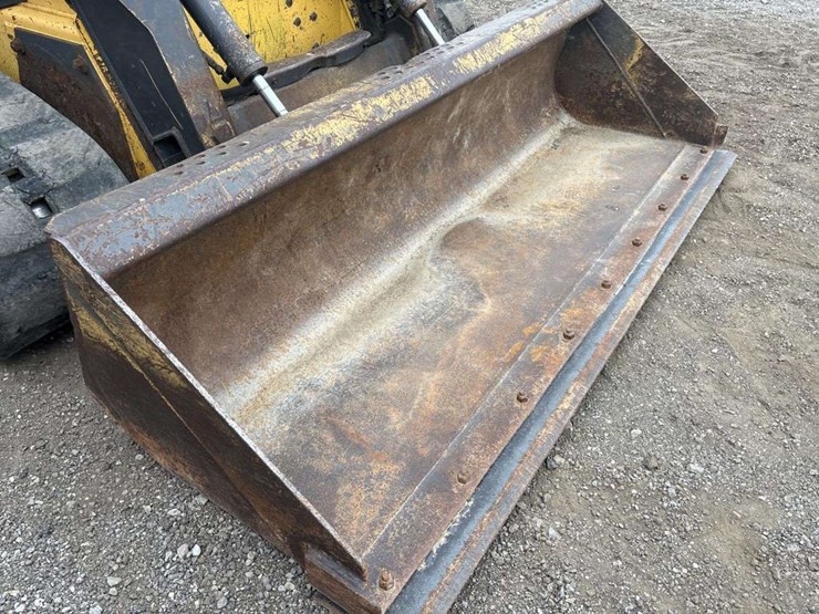 new-holland-c185-image-13