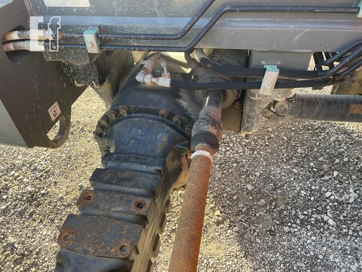 2011-jlg-g10-55a-image-31