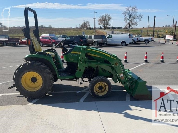 2004-john-deere-3120-image-4