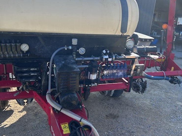 2016-white-9100-no-till-planter-(ed5297)-image-5