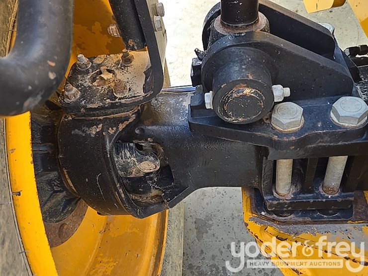 2017-jcb-512-56-image-86