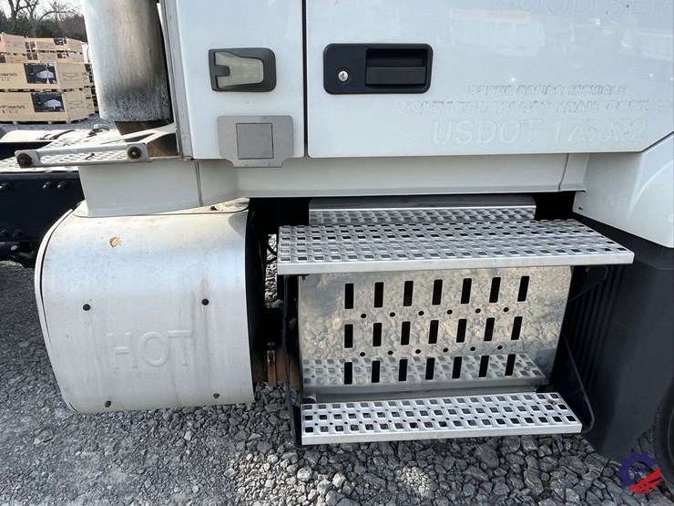 2016-volvo-d11-s/a-truck-tractor-image-31