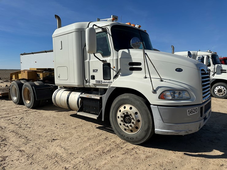 #33701-•-2011-mack-cxu-sleeper-truck-tractor-1m1aw09y4bm013132-image-3