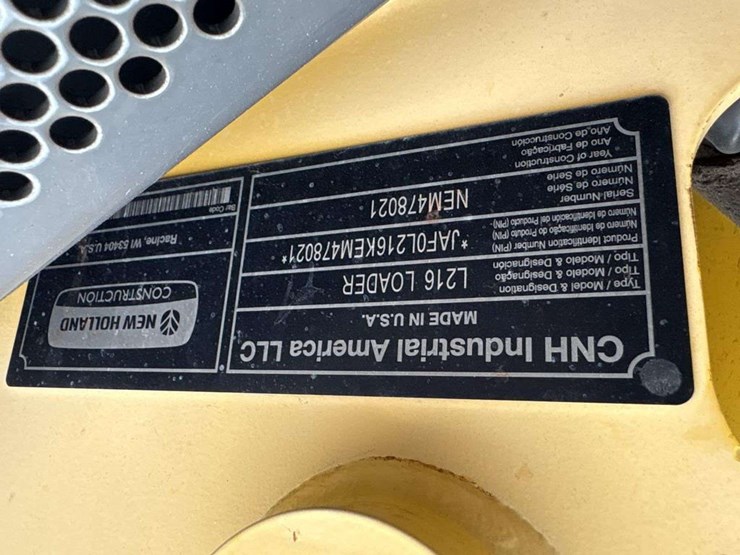 new-holland-l216-image-38