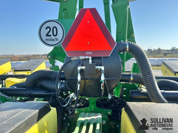 2021-john-deere-1765-image-18