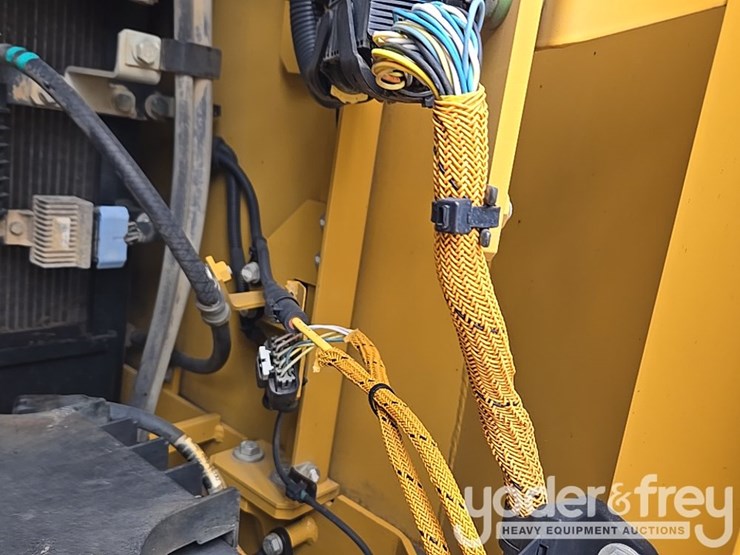 2016-caterpillar-312fgc-image-89