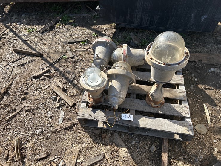 #139-•-(5)-explosion-proof-lights-image-1