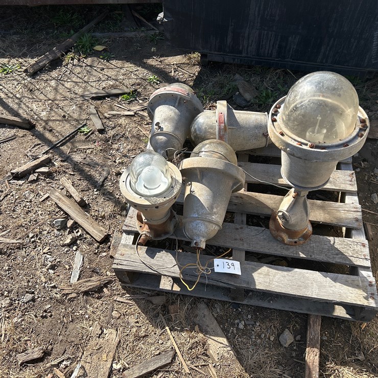 #139 • (5) Explosion Proof Lights