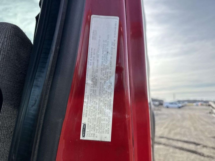 2013-freightliner-cascadia-125-image-27