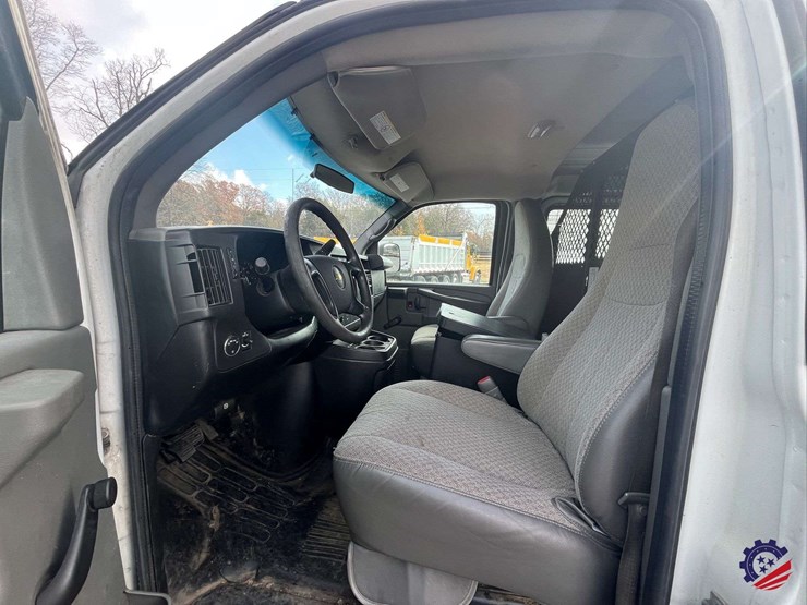 2012-chevrolet-express-van-image-56