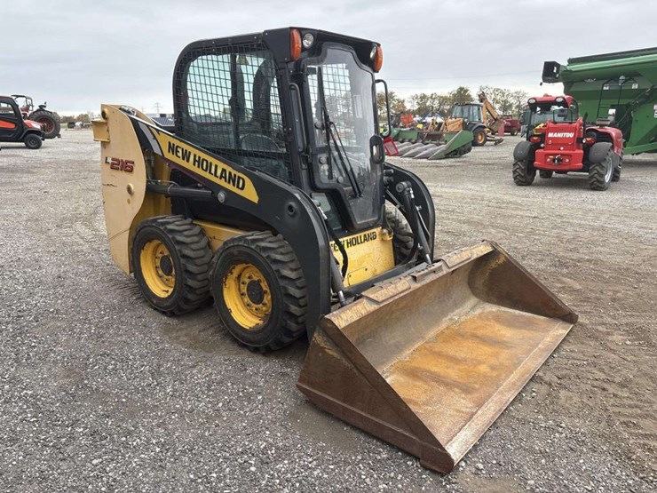 new-holland-l216-image-11