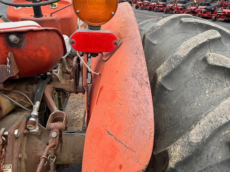 massey-ferguson-135-image-17