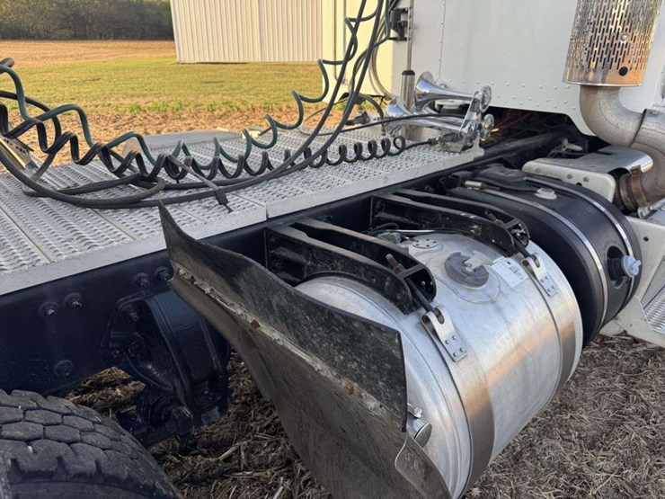 2014-peterbilt-386-image-8