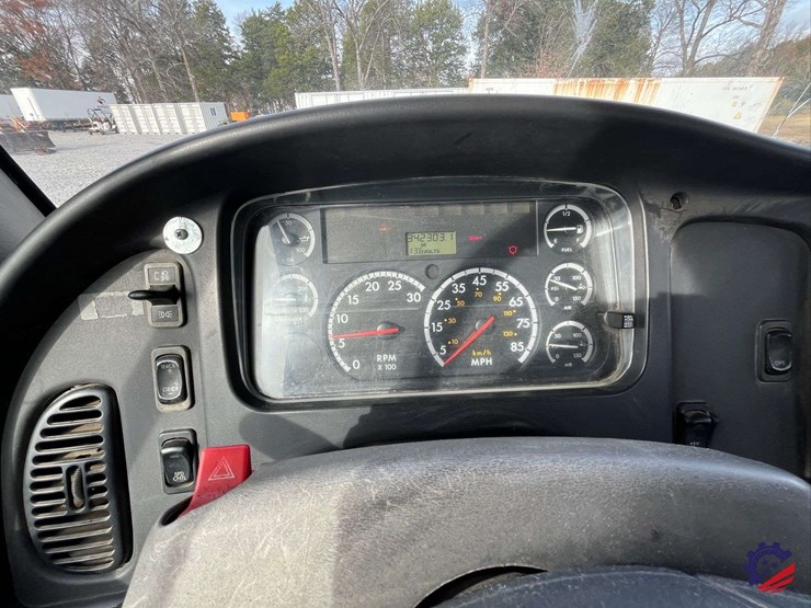 2005-freightliner-m2-business-class-s/a-water-truck-image-66