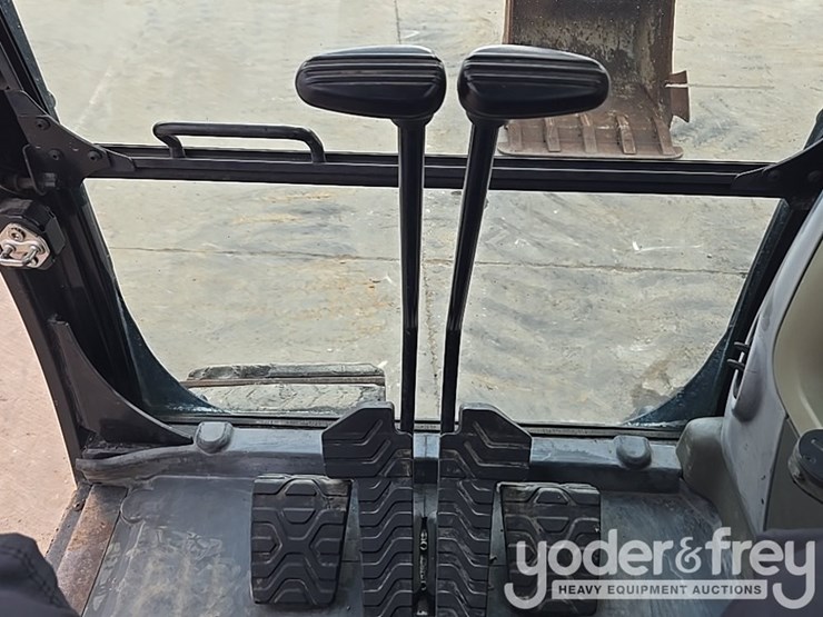 2016-caterpillar-312fgc-image-119