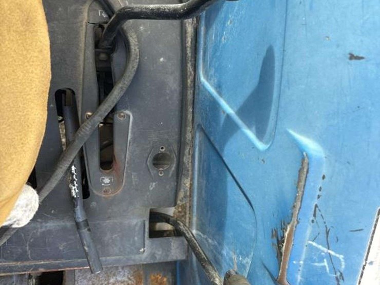 new-holland-tractor-image-25