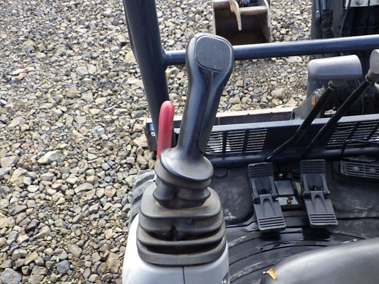 2019-deere-35g-image-22