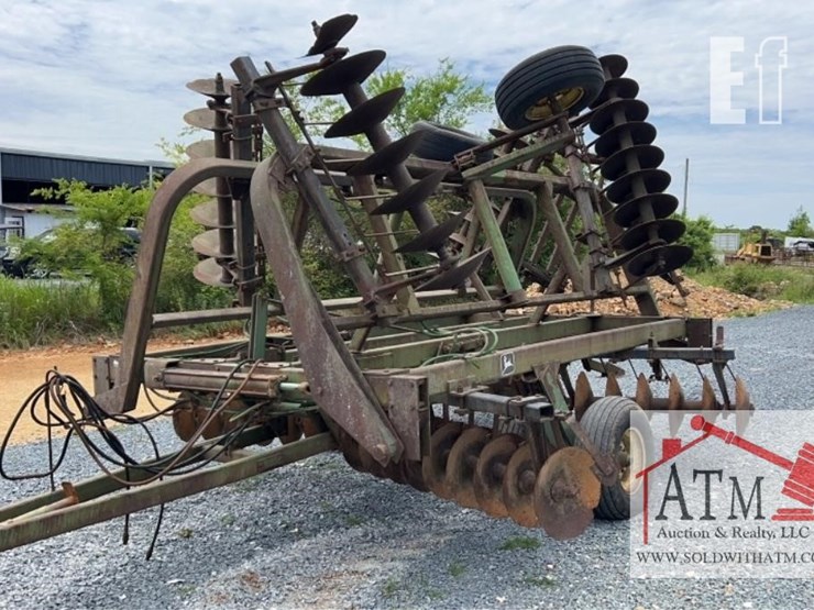 john-deere-230-image-1