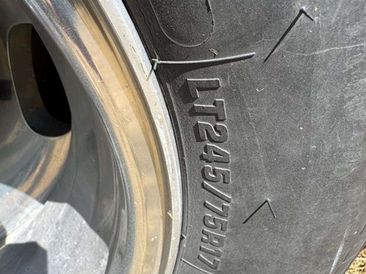 2015-ford-f350-xlt-image-8