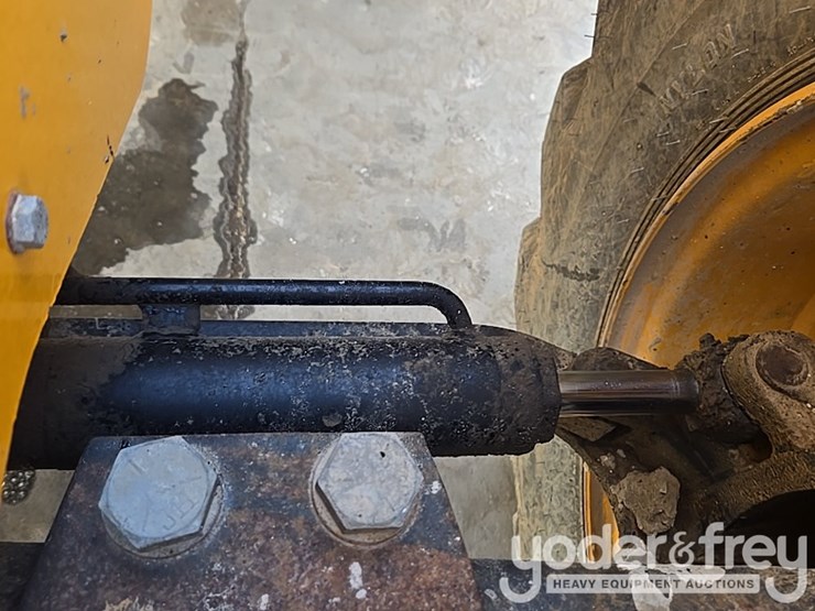 2017-jcb-512-56-image-58