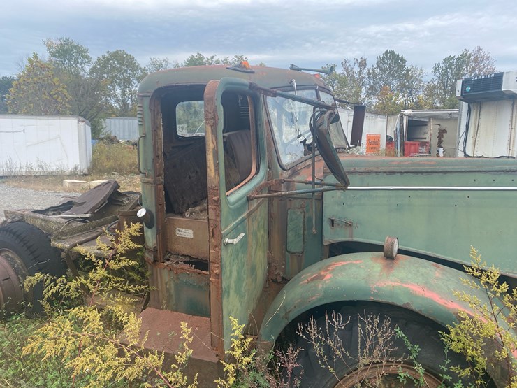 #71-•-1949-mack-tractor-image-3