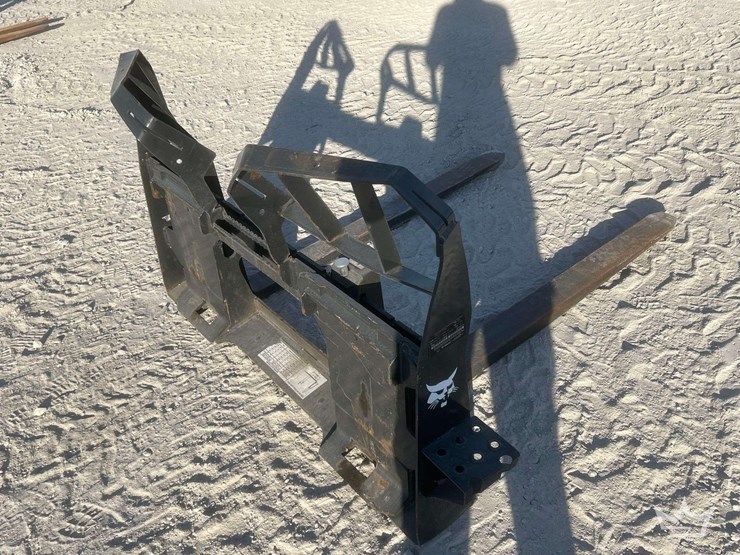 bobcat-forks-and-frame-skid-steer-attachment-image-3