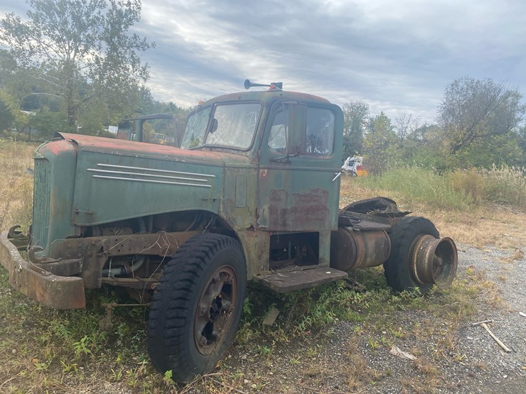 #71-•-1949-mack-tractor-image-1