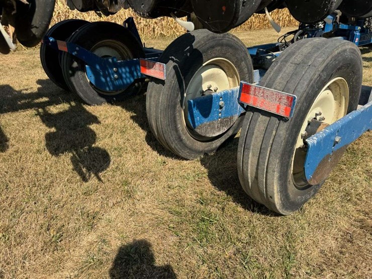 2013-kinze-3600-image-8