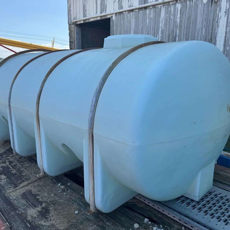 Poly 1500 Gallon Tank