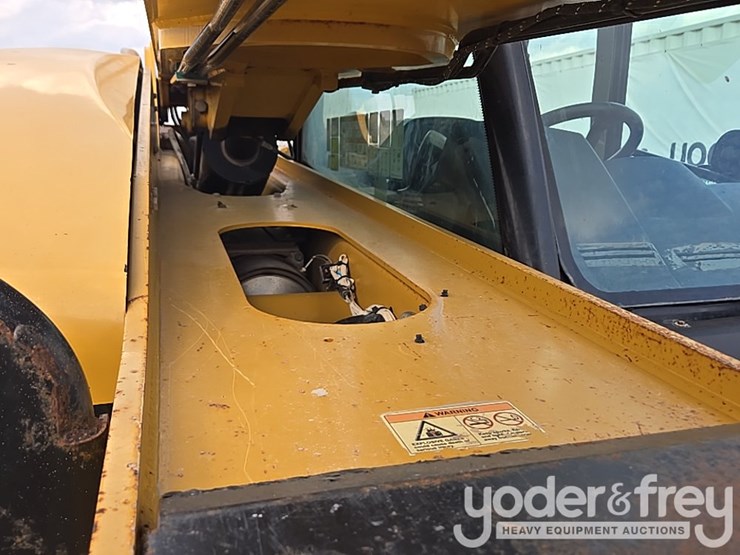 2019-caterpillar-tl1255d-image-75