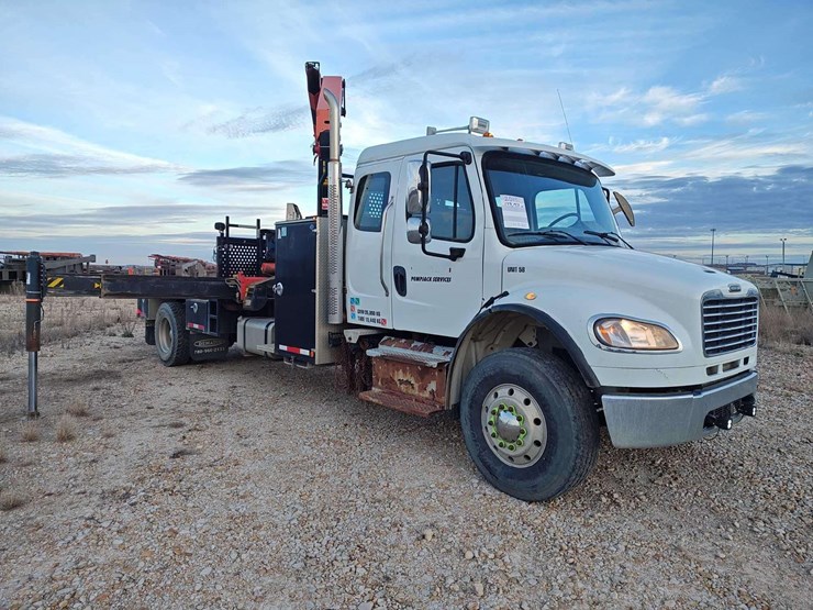 2014-freightliner-m2-106-image-2