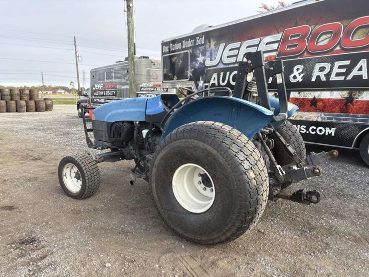 new-holland-tractor-image-5