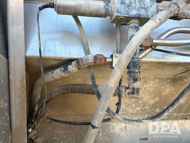 2012-terra-gator-8400b-dry-floater-(ls0482)-image-34