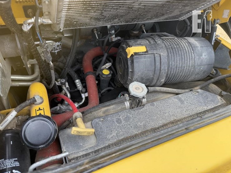 new-holland-l220-image-9