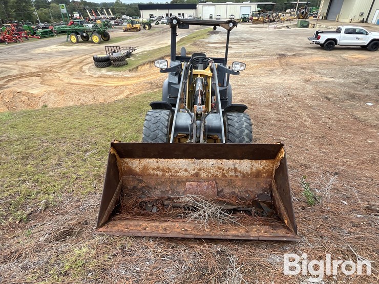 2018-deere-304l-image-2