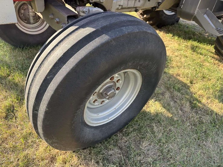 1977-massey-ferguson-1135-image-10