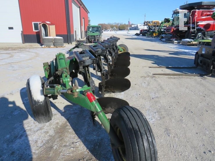 john-deere-2810-image-7