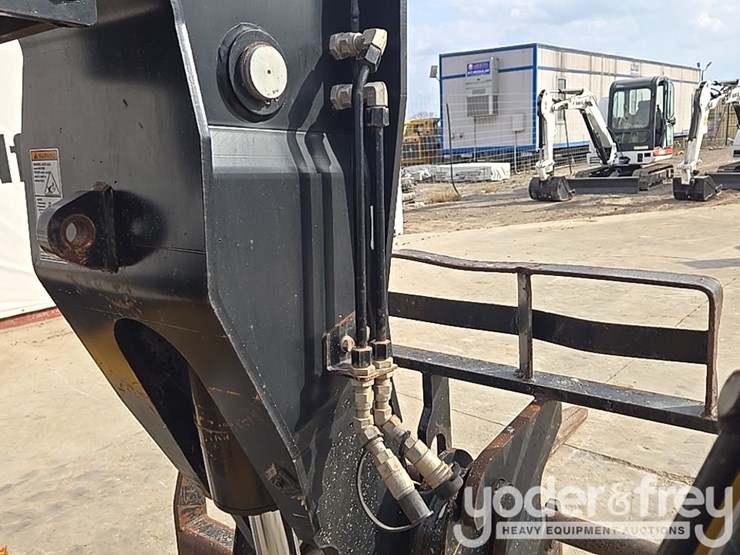 2019-caterpillar-tl1255d-image-81