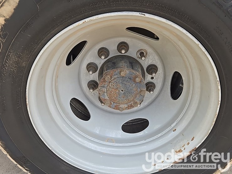 2014-dodge-service-truck-image-40