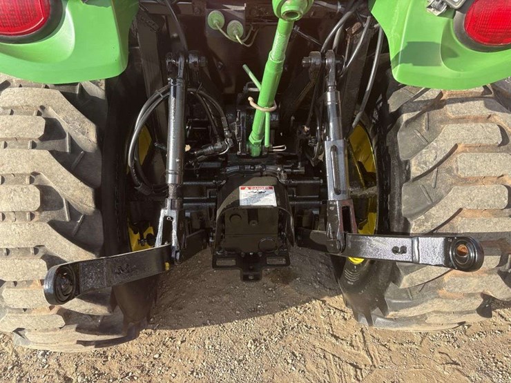 john-deere-3320-image-15