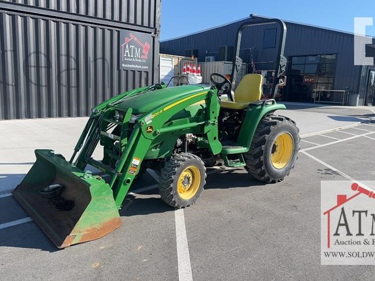 2004-john-deere-3120-image-1