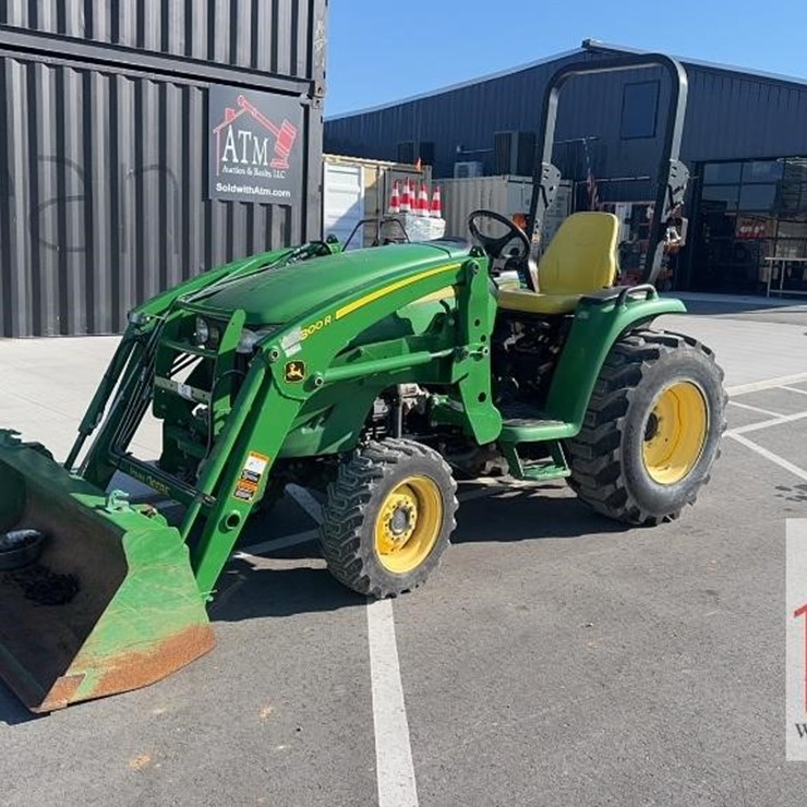 2004 JOHN DEERE 3120