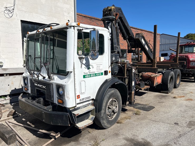 #52-a-•-1998-mack-mr-logging-truck-image-2