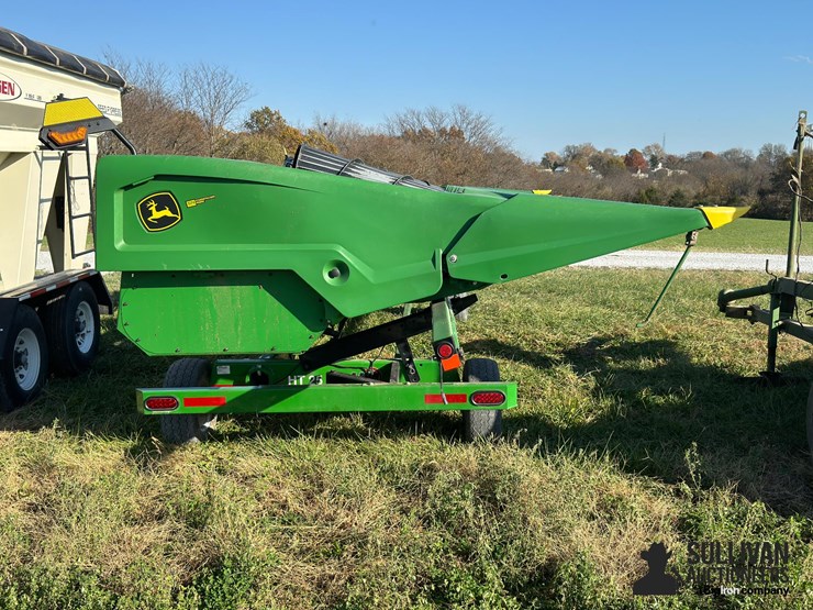 2022-john-deere-c8r-image-6