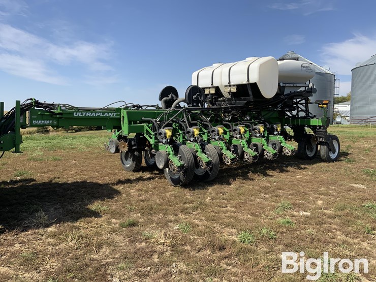 2016-harvest-international-pb4030brt-image-1