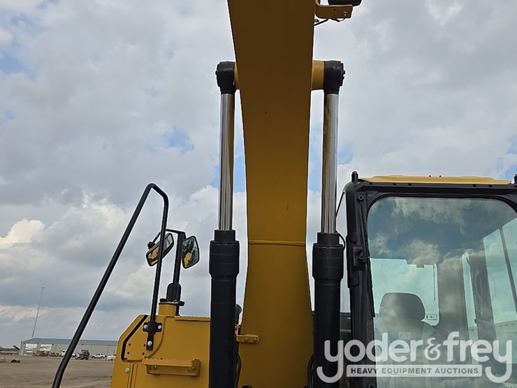 2016-caterpillar-312fgc-image-41