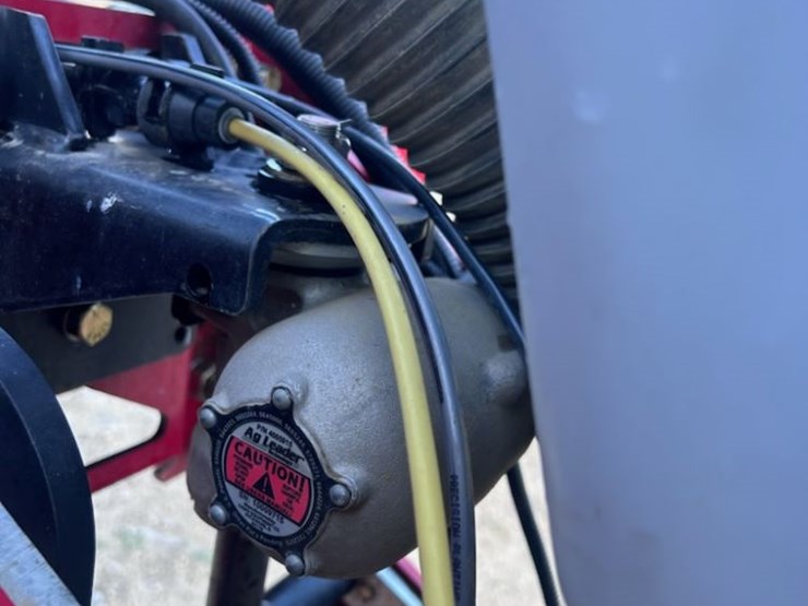 2016-white-9100-no-till-planter-(ed5297)-image-7