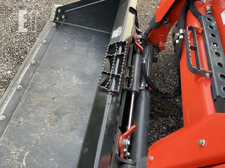 2021-kubota-ssv65-image-10