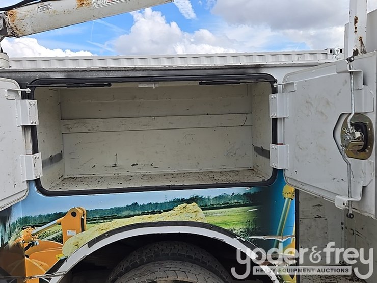 2014-dodge-service-truck-image-57