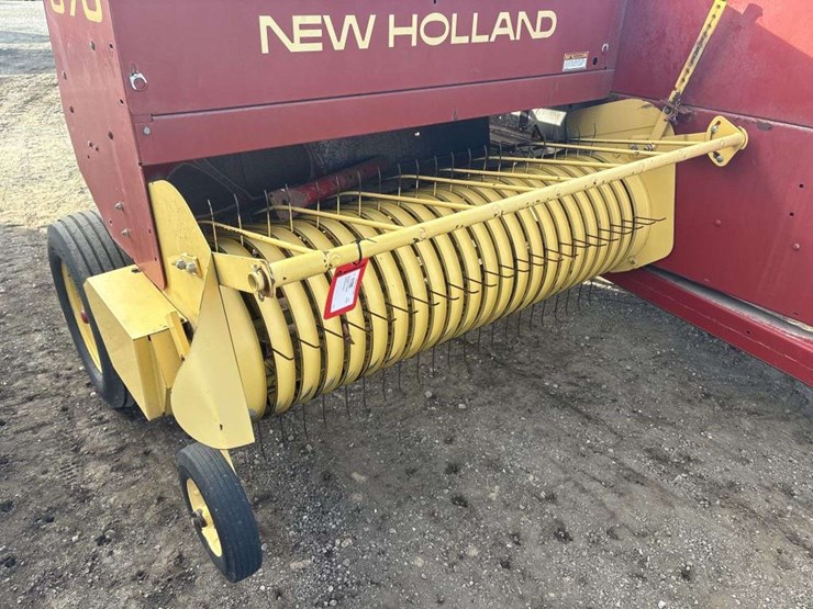 new-holland-570-image-11